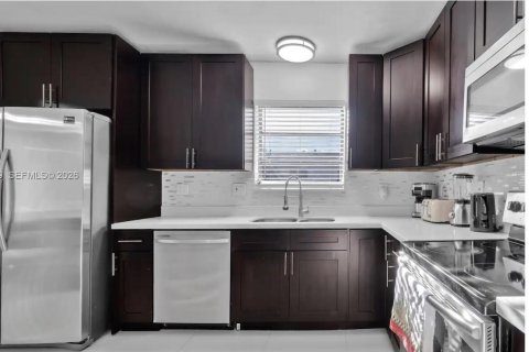 Купить виллу или дом в Форт-Лодердейл, Флорида 5 спален, 196.77м2, № 2051971 - фото 21