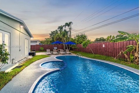 Купить виллу или дом в Форт-Лодердейл, Флорида 5 спален, 196.77м2, № 2051971 - фото 4