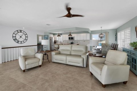 Casa en venta en New Smyrna Beach, Florida, 3 dormitorios, 222.97 m2 № 2151453 - foto 9