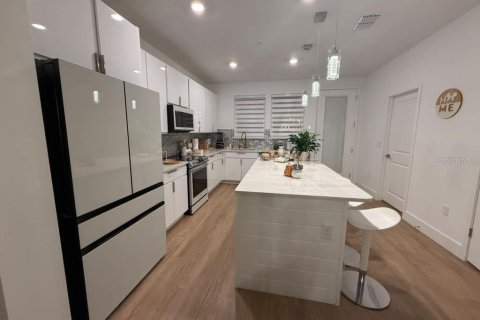 Touwnhouse à vendre à Orlando, Floride: 3 chambres, 150.5 m2 № 2436724 - photo 4