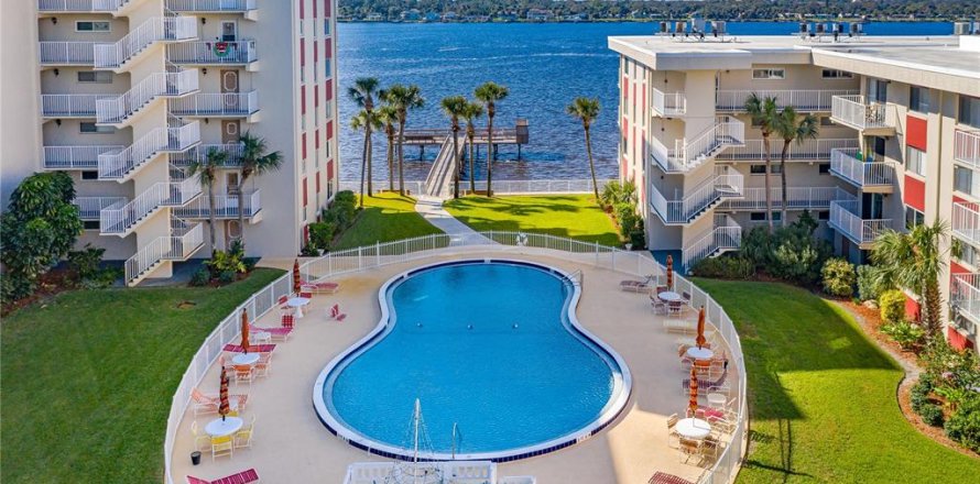Condominio en Daytona Beach, Florida, 2 habitaciones № 1827640