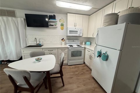 Condominio en venta en Daytona Beach, Florida, 2 habitaciones, 38.55 m2 № 1827640 - foto 9