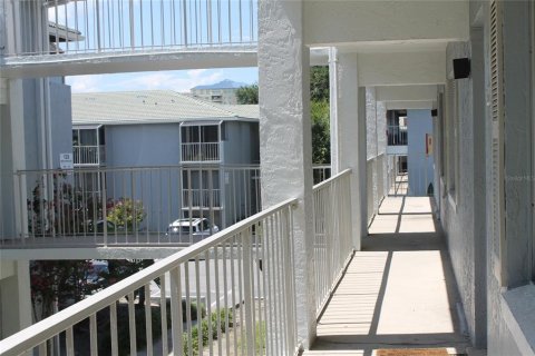 Condo in Altamonte Springs, Florida, 2 bedrooms  № 2148297 - photo 2