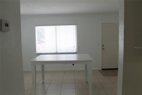Condo in Altamonte Springs, Florida, 2 bedrooms  № 2148297 - photo 17