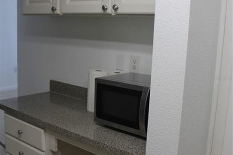 Condo in Altamonte Springs, Florida, 2 bedrooms  № 2148297 - photo 9