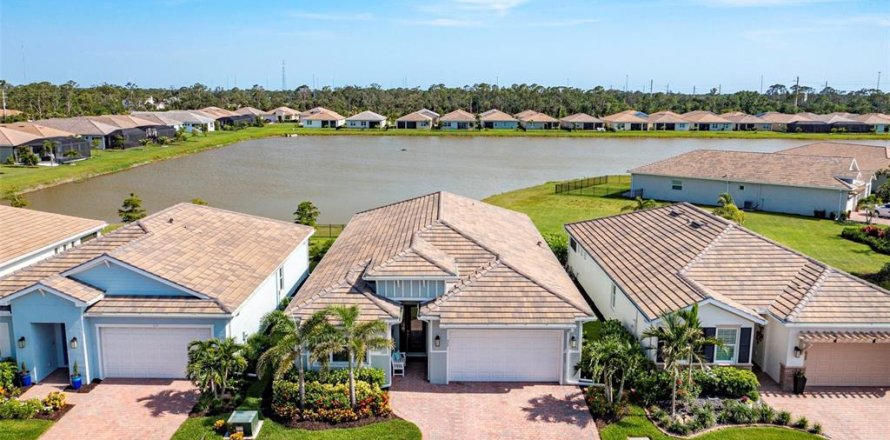 House in Venice, Florida 3 bedrooms, 208.57 sq.m. № 1747097