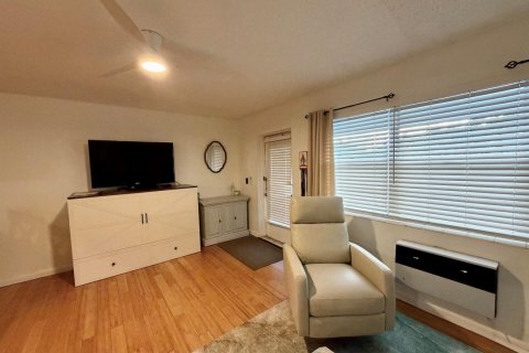 Condo in Deerfield Beach, Florida, 1 bedroom  № 2077516 - photo 7