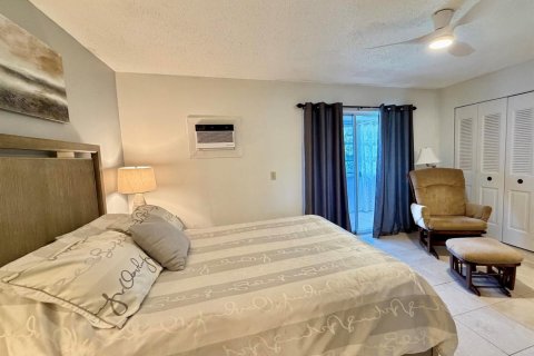 Condo in Deerfield Beach, Florida, 1 bedroom  № 2077516 - photo 14