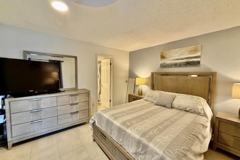 Condo in Deerfield Beach, Florida, 1 bedroom  № 2077516 - photo 11