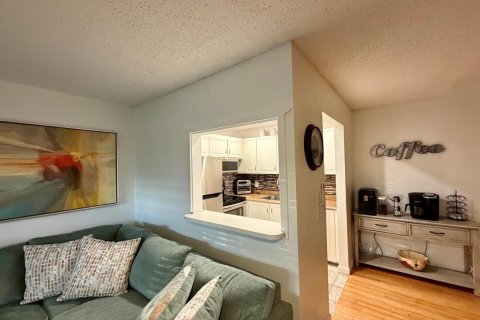 Condo in Deerfield Beach, Florida, 1 bedroom  № 2077516 - photo 2