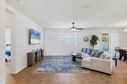 House in Bradenton, Florida 4 bedrooms, 197.6 sq.m. № 1537678 - photo 2