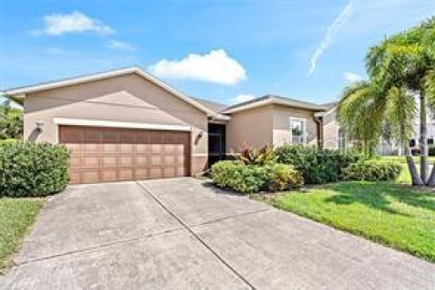 House in Bradenton, Florida 4 bedrooms, 197.6 sq.m. № 1537678 - photo 1