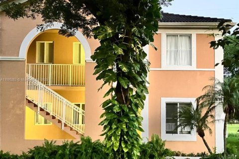 Condominio en alquiler en Hialeah, Florida, 3 dormitorios, 106.09 m2 № 1950352 - foto 1