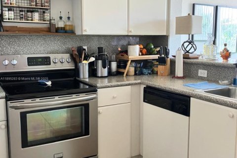 Condominio en alquiler en Hialeah, Florida, 3 dormitorios, 106.09 m2 № 1950352 - foto 13