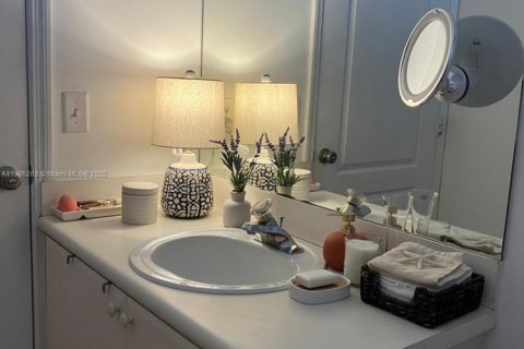 Condominio en alquiler en Hialeah, Florida, 3 dormitorios, 106.09 m2 № 1950352 - foto 10