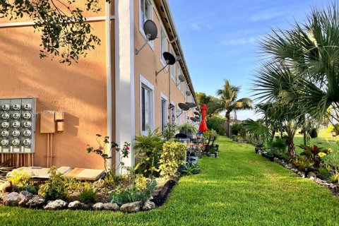Condominio en alquiler en Hialeah, Florida, 3 dormitorios, 106.09 m2 № 1950352 - foto 3