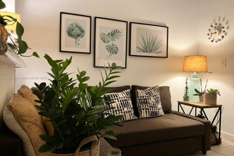 Condominio en alquiler en Hialeah, Florida, 3 dormitorios, 106.09 m2 № 1950352 - foto 4