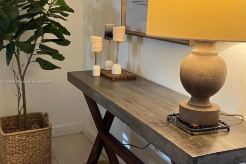 Condominio en alquiler en Hialeah, Florida, 3 dormitorios, 106.09 m2 № 1950352 - foto 5