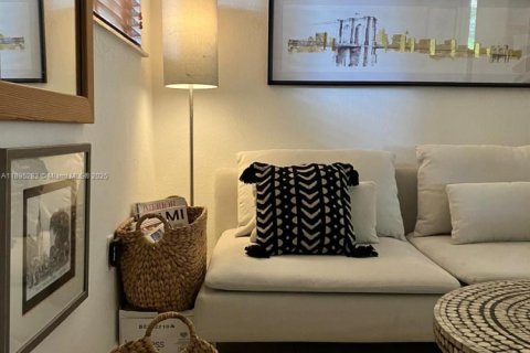 Condominio en alquiler en Hialeah, Florida, 3 dormitorios, 106.09 m2 № 1950352 - foto 9