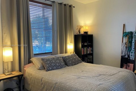 Condominio en alquiler en Hialeah, Florida, 3 dormitorios, 106.09 m2 № 1950352 - foto 14