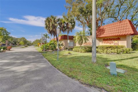 Condo in North Lauderdale, Florida, 1 bedroom № 2153518