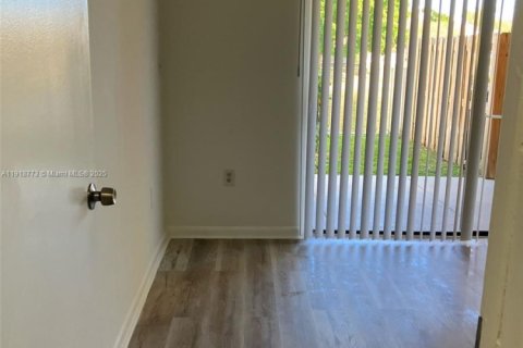 Снять в аренду кондоминиум в Форт-Лодердейл, Флорида 2 спальни, 86.12м2, № 1972108 - фото 9