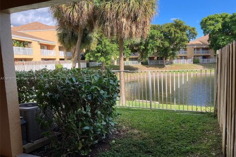 Снять в аренду кондоминиум в Форт-Лодердейл, Флорида 2 спальни, 86.12м2, № 1972108 - фото 12