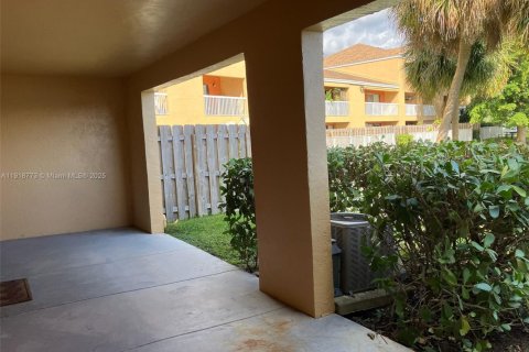 Снять в аренду кондоминиум в Форт-Лодердейл, Флорида 2 спальни, 86.12м2, № 1972108 - фото 11