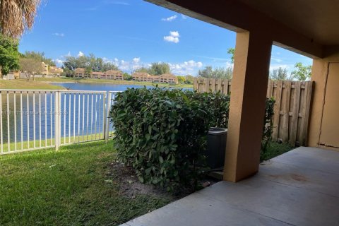 Снять в аренду кондоминиум в Форт-Лодердейл, Флорида 2 спальни, 86.12м2, № 1972108 - фото 13