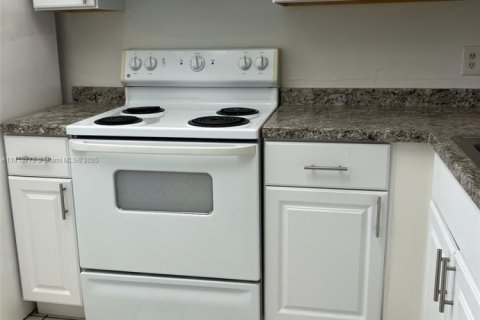 Снять в аренду кондоминиум в Форт-Лодердейл, Флорида 2 спальни, 86.12м2, № 1972108 - фото 5