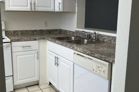 Снять в аренду кондоминиум в Форт-Лодердейл, Флорида 2 спальни, 86.12м2, № 1972108 - фото 6