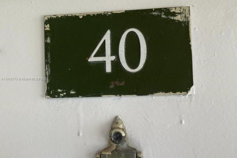 Снять в аренду кондоминиум в Форт-Лодердейл, Флорида 2 спальни, 86.12м2, № 1972108 - фото 1