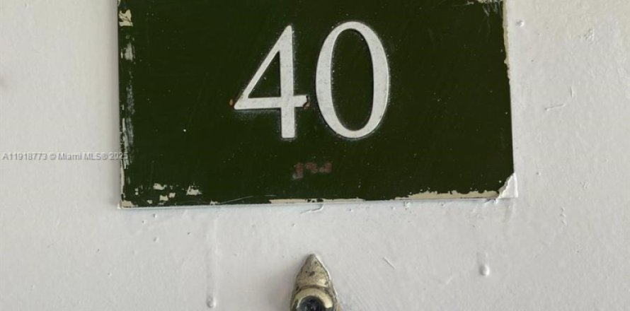 Кондоминиум с 2 спальнями в Форт-Лодердейл, Флорида № 1972108