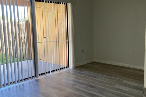 Снять в аренду кондоминиум в Форт-Лодердейл, Флорида 2 спальни, 86.12м2, № 1972108 - фото 7