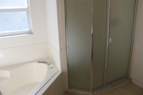 Villa ou maison à louer à Kissimmee, Floride: 4 chambres, 234.86 m2 № 1608728 - photo 22