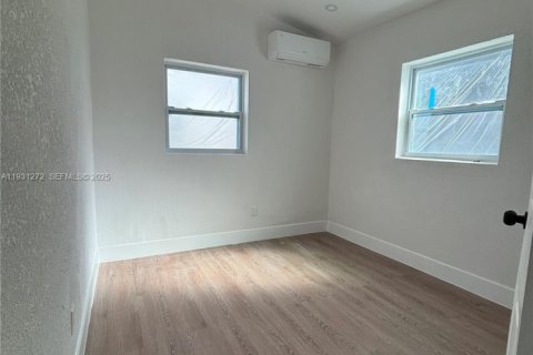 Villa ou maison à vendre à Pompano Beach, Floride: 2 chambres, 55.74 m2 № 1990383 - photo 9