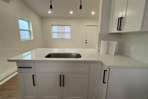 Villa ou maison à vendre à Pompano Beach, Floride: 2 chambres, 55.74 m2 № 1990383 - photo 6