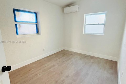 Villa ou maison à vendre à Pompano Beach, Floride: 2 chambres, 55.74 m2 № 1990383 - photo 7