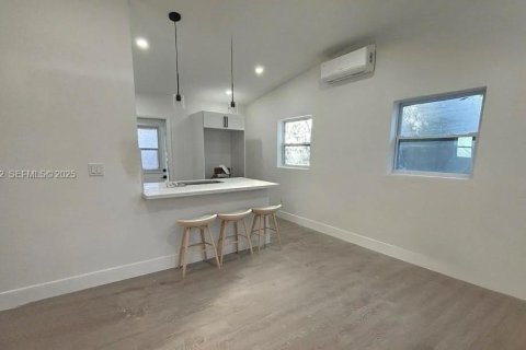 Купить виллу или дом в Помпано-Бич, Флорида 2 спальни, 55.74м2, № 1990383 - фото 2