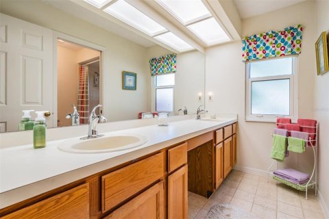 House in Tampa, Florida 3 bedrooms, 216.56 sq.m. № 1613817 - photo 29