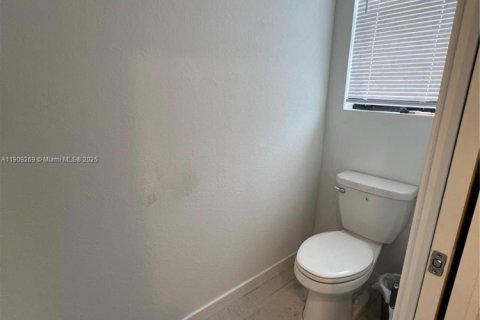 Casa en venta en Homestead, Florida, 4 dormitorios, 186.36 m2 № 1965423 - foto 23