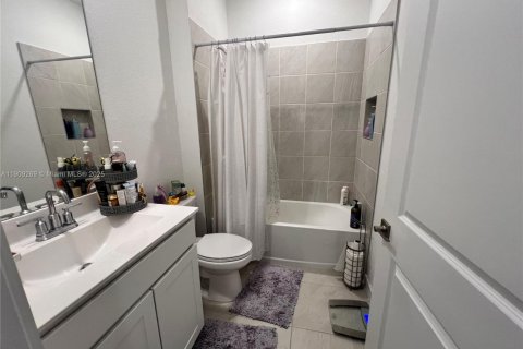 Casa en venta en Homestead, Florida, 4 dormitorios, 186.36 m2 № 1965423 - foto 17