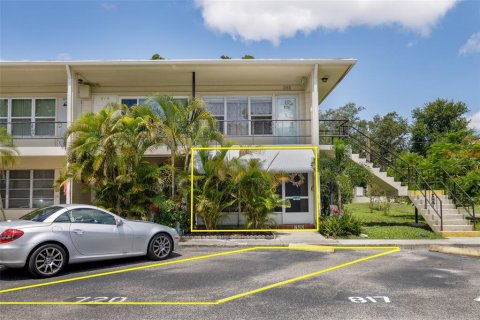 Condo in Kenneth City, Florida, 1 bedroom  № 2196928