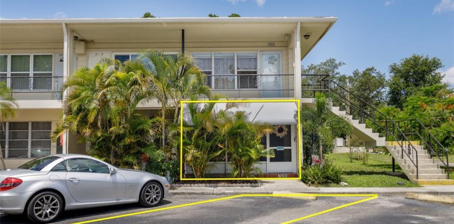 Condo in Kenneth City, Florida, 1 bedroom № 2196928