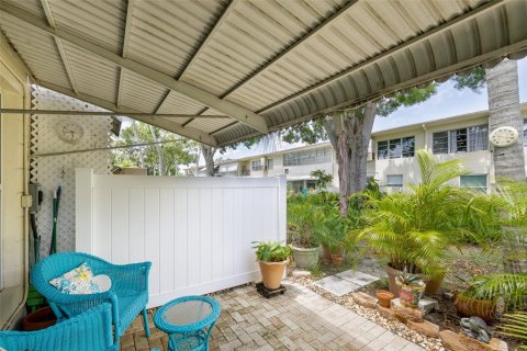 Condo in Kenneth City, Florida, 1 bedroom № 2196928 - photo 17