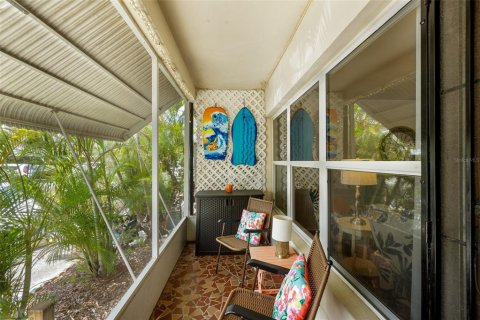 Condo in Kenneth City, Florida, 1 bedroom № 2196928 - photo 3