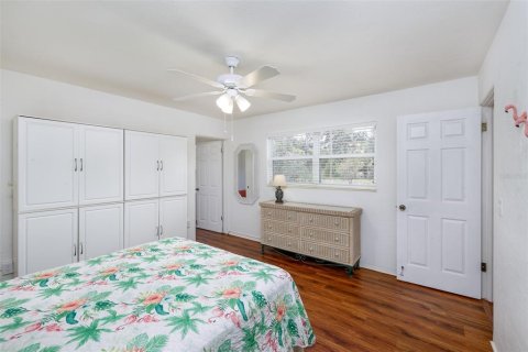 Condo in Kenneth City, Florida, 1 bedroom № 2196928 - photo 12