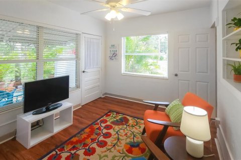 Condo in Kenneth City, Florida, 1 bedroom № 2196928 - photo 15