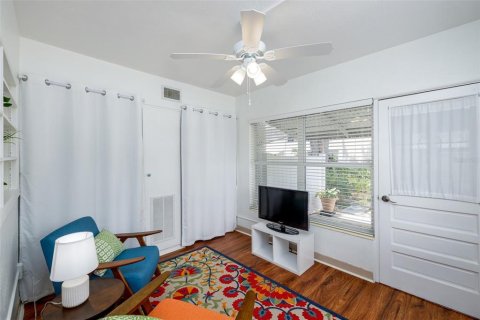 Condo in Kenneth City, Florida, 1 bedroom № 2196928 - photo 14