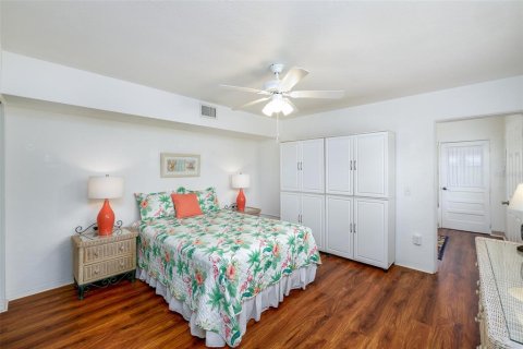 Condo in Kenneth City, Florida, 1 bedroom № 2196928 - photo 10